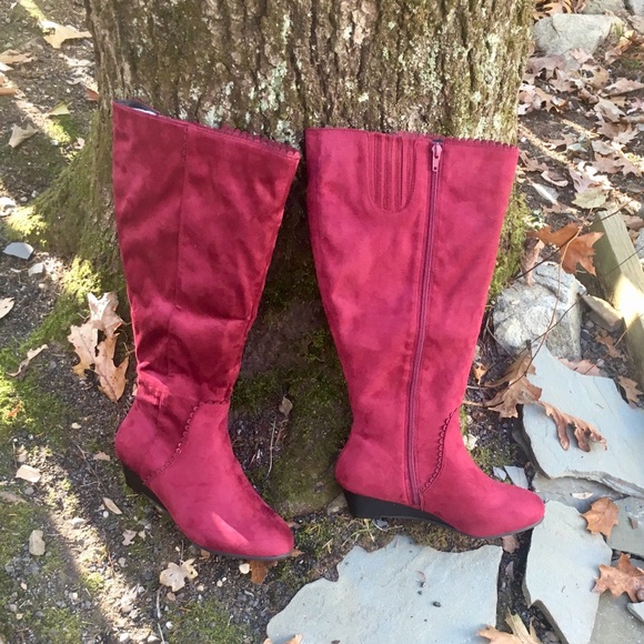 NWT Wide calf + extra wide width burgundy boots - Picture 4 of 8